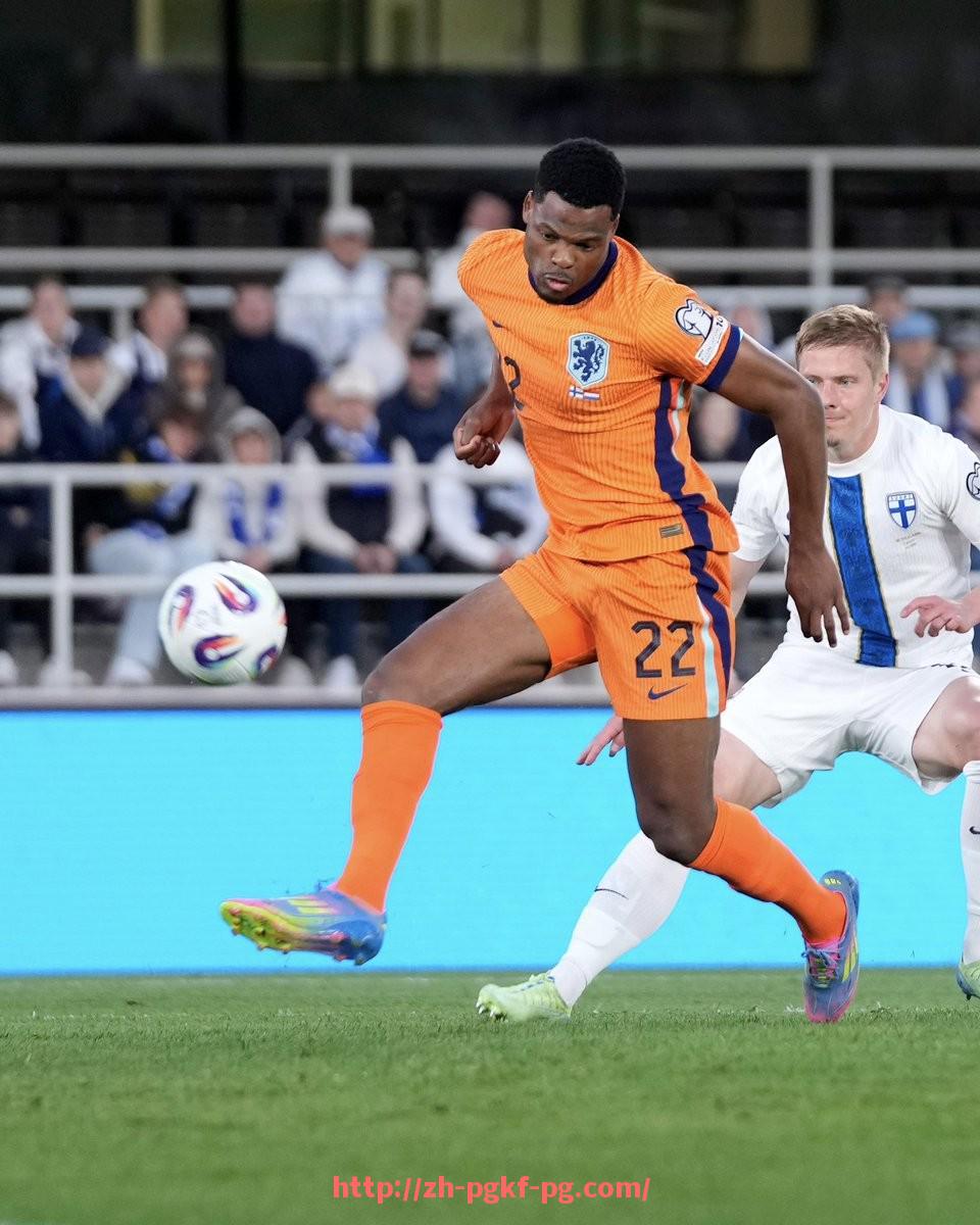 pg电子在线官网-英超球员约会嫩模的花边新闻及影响分析